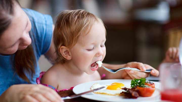 آیا نخوردن صبحانه بر بازده و عملکرد دانش آموزان تاثیری دارد؟