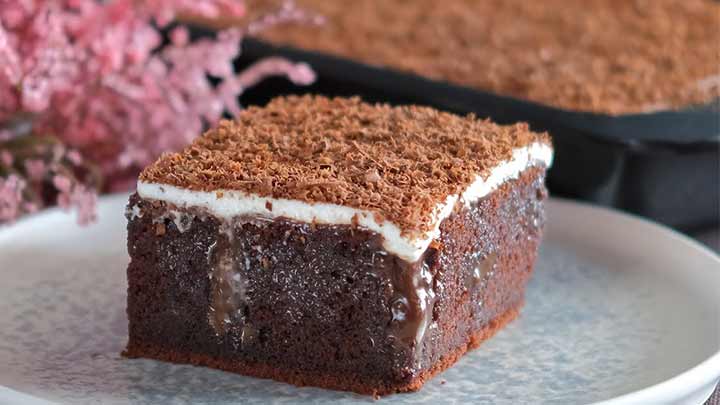 رسپی یک کیک شکلاتی خوشمزه با محلبی به سبک ترکی رسپی یک کیک شکلاتی خوشمزه با محلبی به سبک ترکی