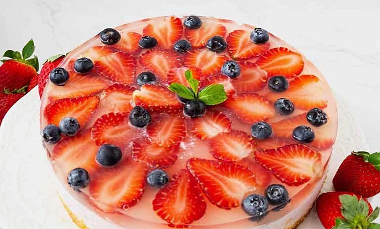 طرز تهیه دسر سه لایه ژلهای؛ با پودینگ و کراست بیسکویتی