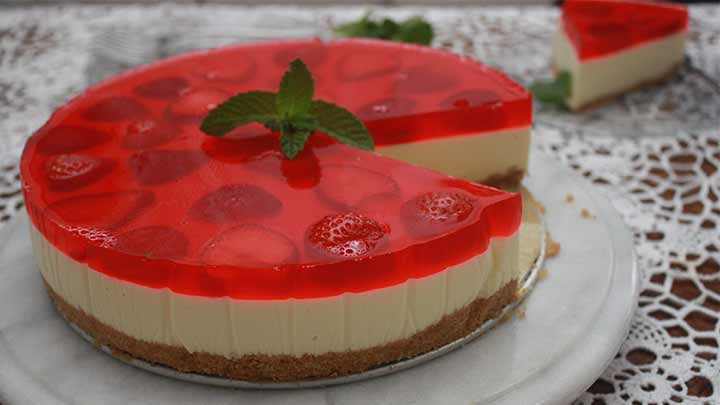 انواع مدل دسر مجلسی ژله‌ای با تکه‌های میوه