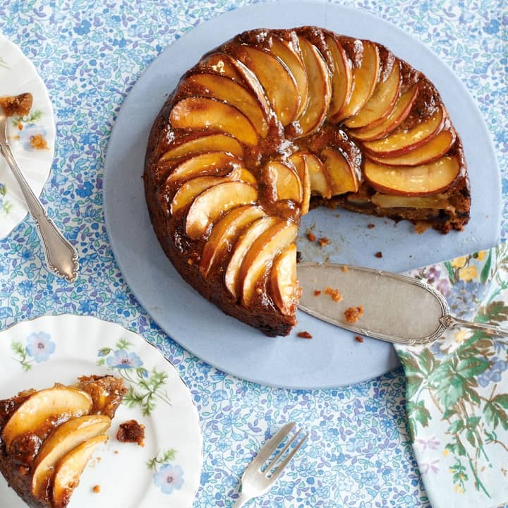 پخت کیک سیب و دارچین( پای سیب)