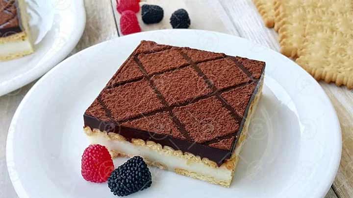 مراحل تهیه دسر بیسکویتی دو رنگ مراحل تهیه دسر بیسکویتی دو رنگ