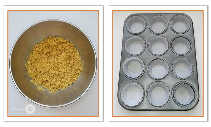 آماده کردن قالب های مافین چیزکیک آماده کردن قالب های مافین چیزکیک