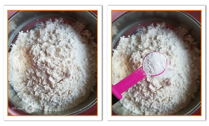 اضافه کردن پودر بکینگ پودر به آرد برای کاپ کیک موکا