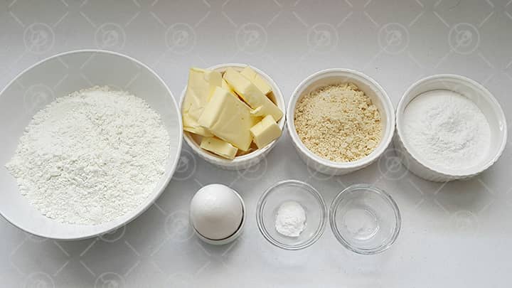 مواد لازم برای خمیر شیرینی رومیاس