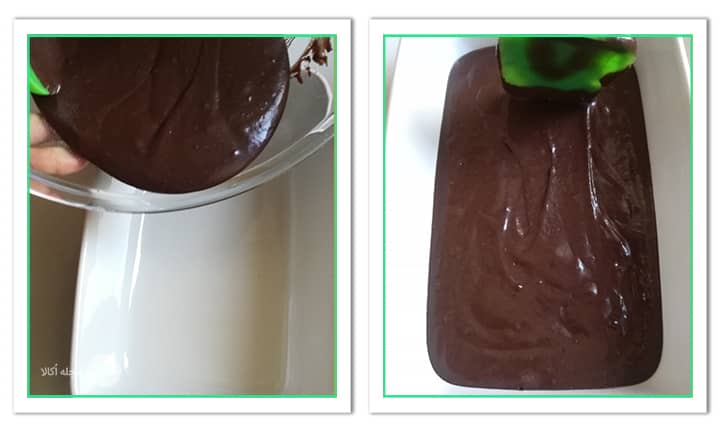 ریختن مواد پودینگ هات چاکلت در ظرف ریختن مواد پودینگ هات چاکلت در ظرف