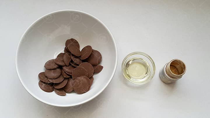 مواد لازم برای روکش شکلاتی کیک شکلاتی با کرم پاتیسیر نسکافه ای