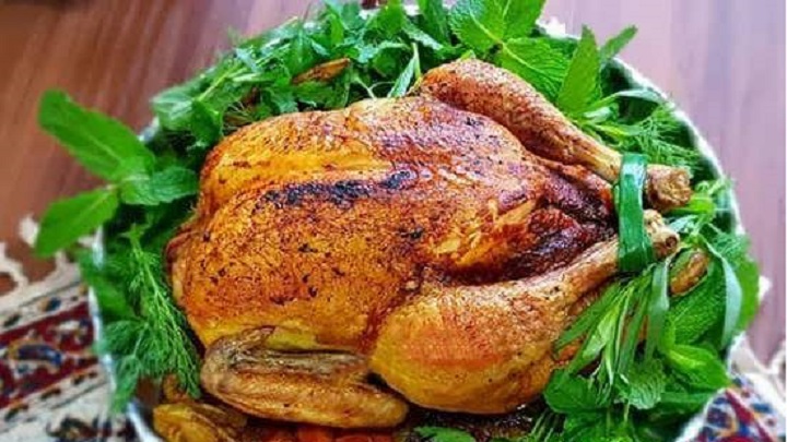 طرز تهیه مرغ شکم پر در فر