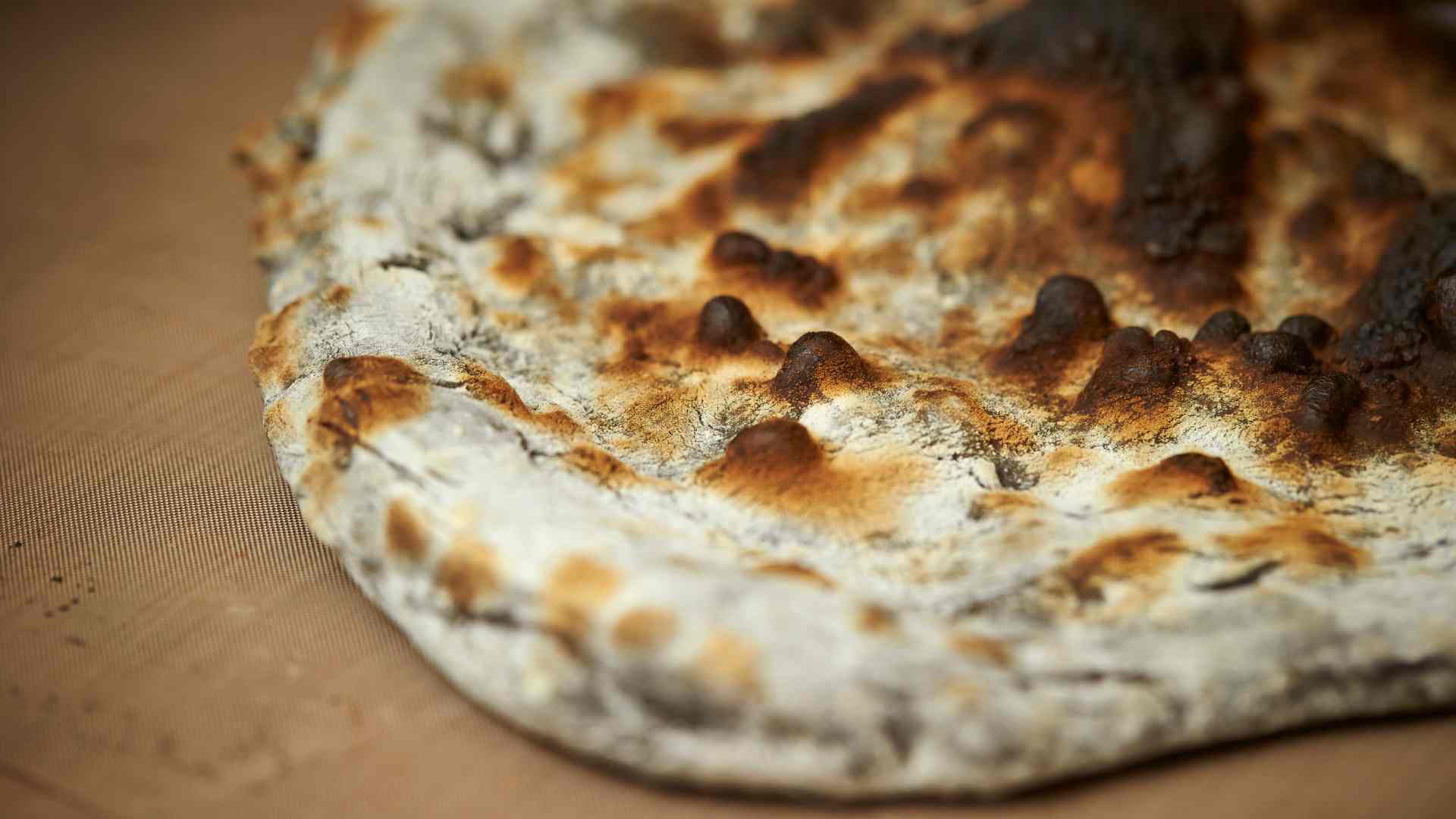 سوختن خمیر پیتزا در خانه به دلیل دمای بالای فر