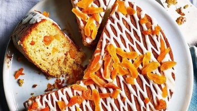 طرز تهیه کیک قیسی (زردآلوی خشک)؛ با سس وانیلی