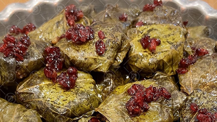 مراحل تهیه دلمه برگ مو