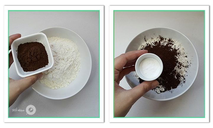 آرد را به همراه بکینگ پودر و پودر کاکائو مخلوط میکنیم برای کیک کرمدار شکلاتی
