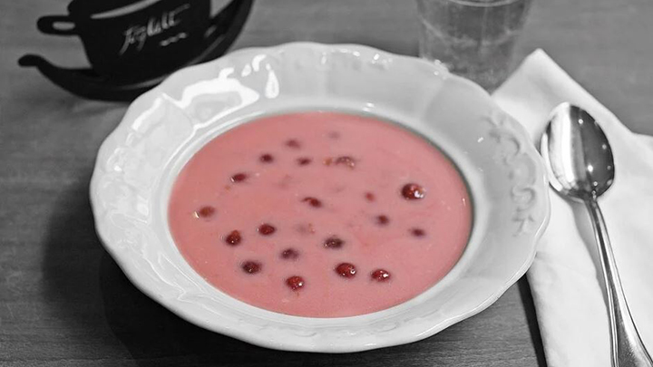 طعم دار کردن سوپ سرد گیلاس طعم دار کردن سوپ سرد گیلاس