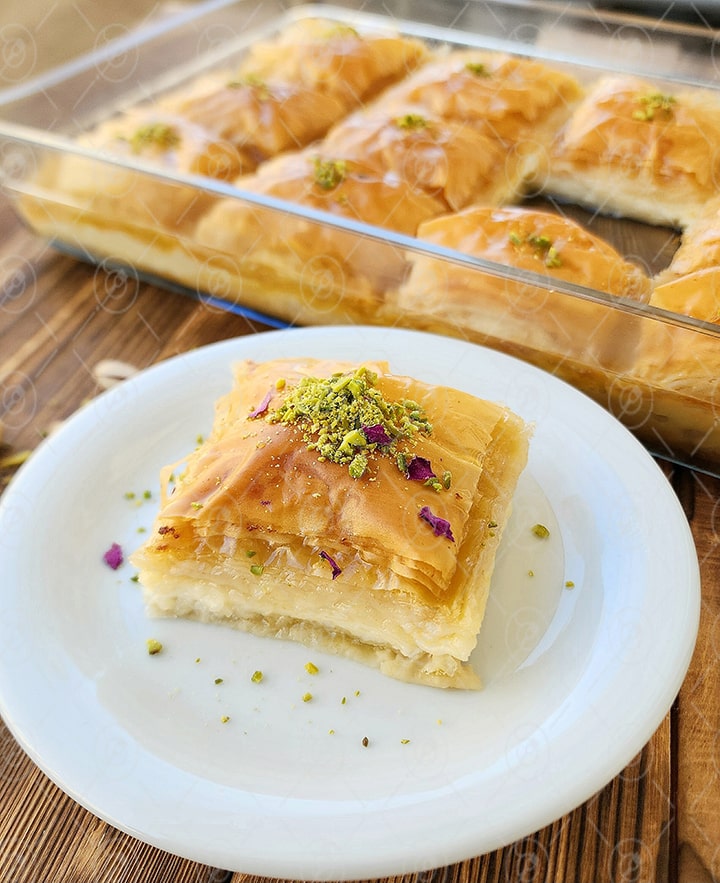 طرز تهیه باقلوا کرمدار خانگی به روش سنتی ترکیه طرز تهیه باقلوا کرمدار خانگی به روش سنتی ترکیه