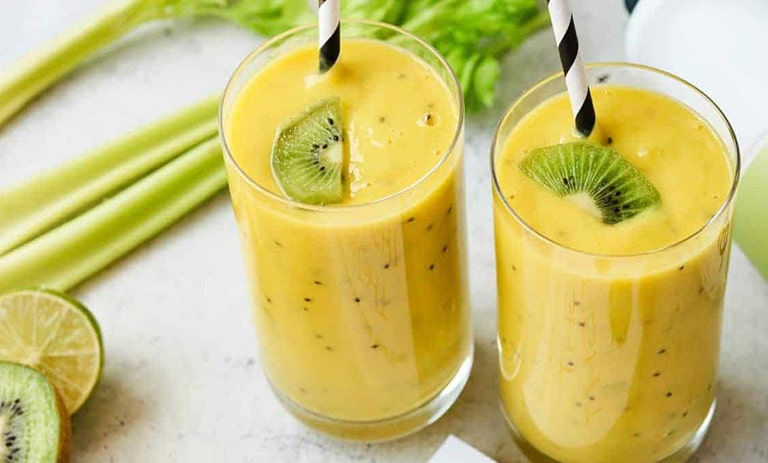 طرز تهیه اسموتی انبه و کیوی