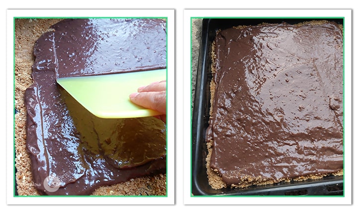 با کاردک مواد شکلاتی را پخش کنید با کاردک مواد شکلاتی را پخش کنید