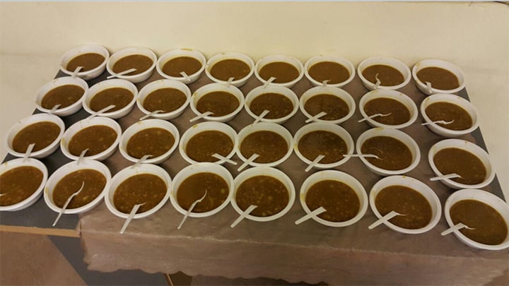 اضافه کردن آبلیمو برای عدسی نذری اضافه کردن آبلیمو برای عدسی نذری