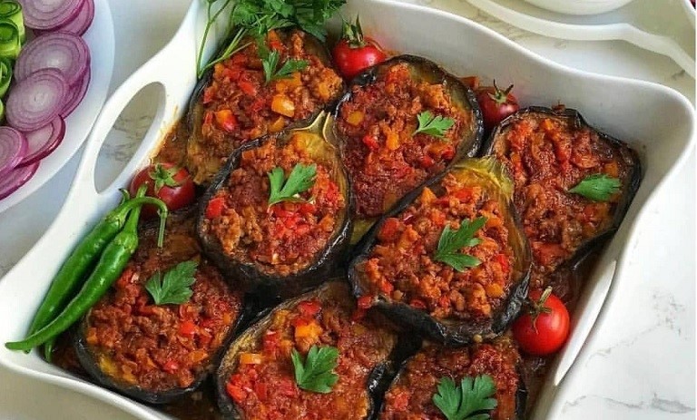 طرز تهیه بادمجان شکم پر؛ انتخابی عالی برای شام یا ناهار