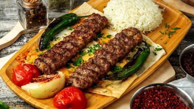 طرز تهیه کباب کوبیده با آموزش تصویری؛ چند راز نریختن کباب از سیخ