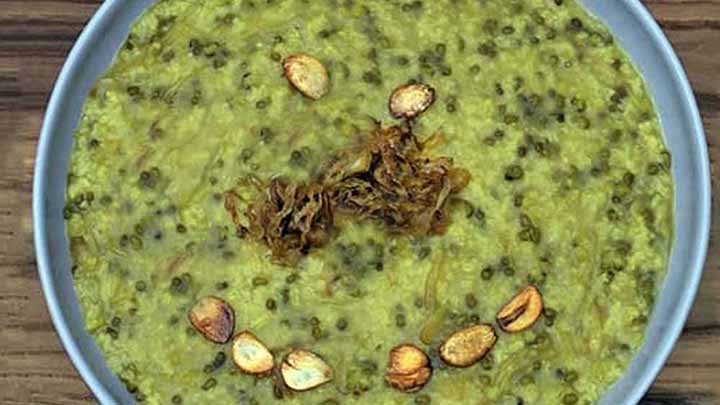 اضافه کردن سیر و پیاز در ماشله اضافه کردن سیر و پیاز در ماشله