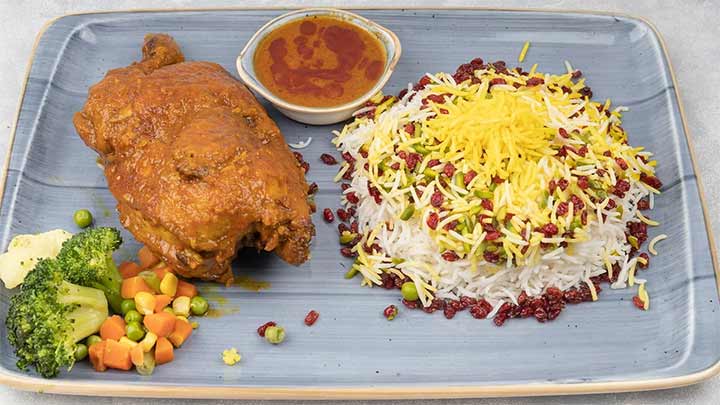 مراحل تهیه زرشک پلو با مرغ نذری مراحل تهیه زرشک پلو با مرغ نذری