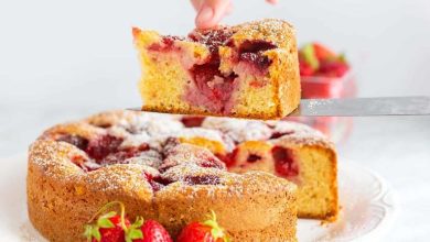 طرز تهیه کیک توت فرنگی با توت فرنگی تازه؛ ساده و خوشمزه