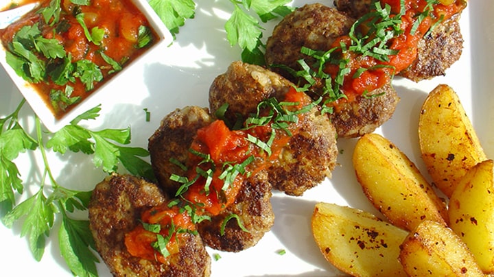 سرخ کردن کوفتهها سرخ کردن کوفتهها