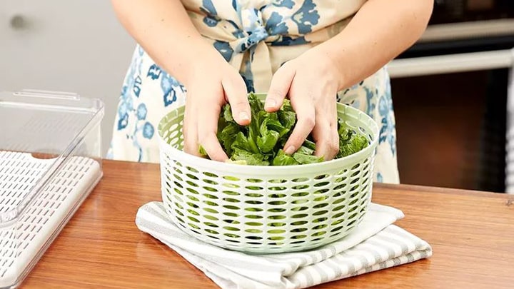 خشک کردن کاهو: مرحلهای که دست کم گرفته میشود. خشک کردن کاهو: مرحلهای که دست کم گرفته میشود.