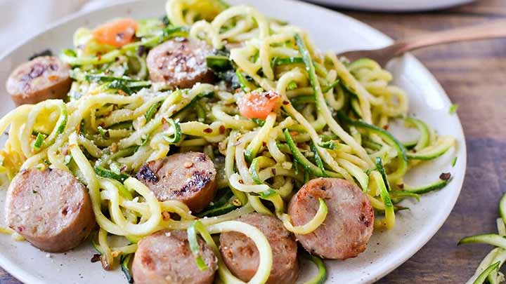 طرز تهیه نودل با سوسیس