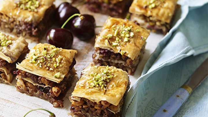 باقلوای آلبالو باقلوای آلبالو