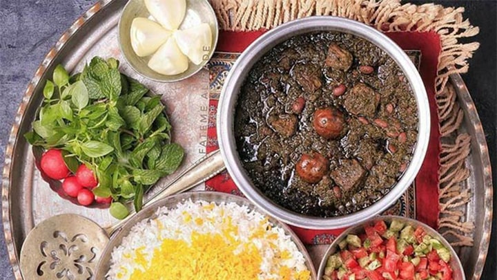 نکتههایی کاربردی برای سیاه شدن خورشت قورمه سبزی نکتههایی کاربردی برای سیاه شدن خورشت قورمه سبزی