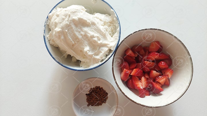 مواد لازم برای تهیه مواد میانی رولت کرپ