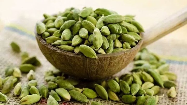 مصرف دانه هل و بوی دهان مصرف دانه هل و بوی دهان