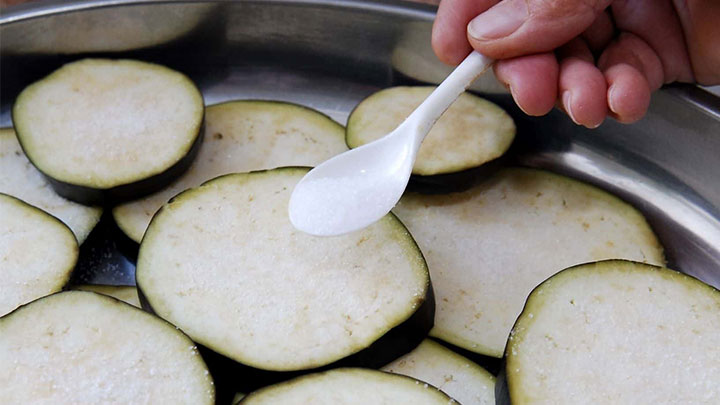  گرفتن تلخی بادمجان