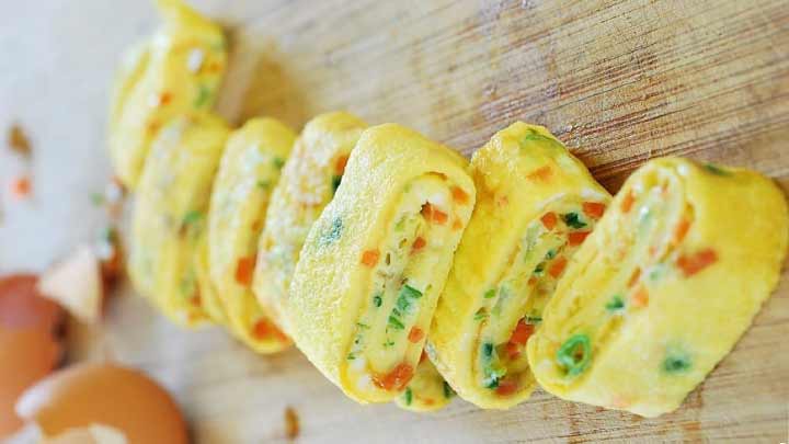 طرز تهیه رولت تخممرغ و سبزیجات طرز تهیه رولت تخممرغ و سبزیجات