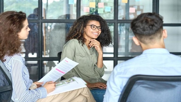 هنر شنونده بودن برای تقویت روابط اجتماعی هنر شنونده بودن برای تقویت روابط اجتماعی