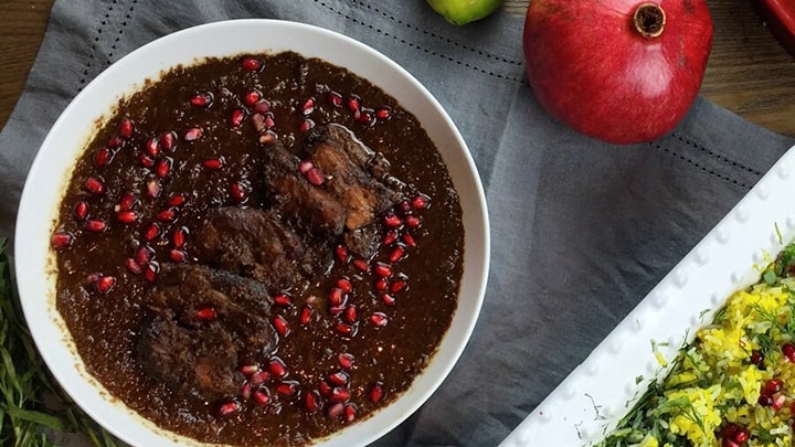 آماده شدن خورشت فسنجان شمالی