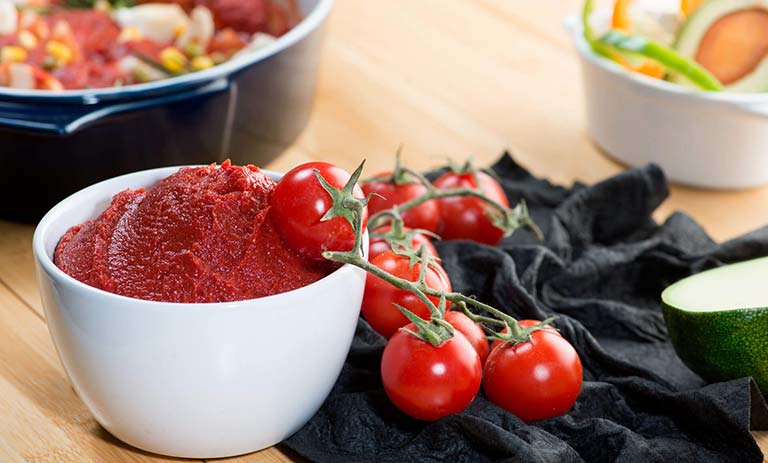طرز تهیه رب گوجه فرنگی خانگی به روش فوری؛ با مخلوط کن