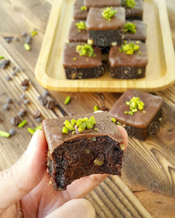 طرز تهیه شیرینی پرسی با کیک های غیر قابل استفاده طرز تهیه شیرینی پرسی با کیک های غیر قابل استفاده