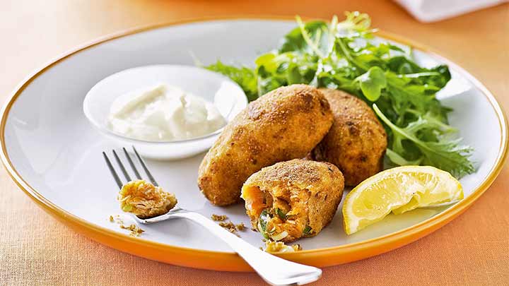 مراحل تهیه کراکت مرغ و سیب زمینی مراحل تهیه کراکت مرغ و سیب زمینی