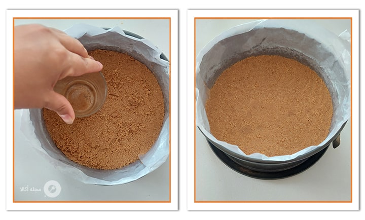 مواد چیزکیک را با یک لیوان در ته قالب فشار دهید