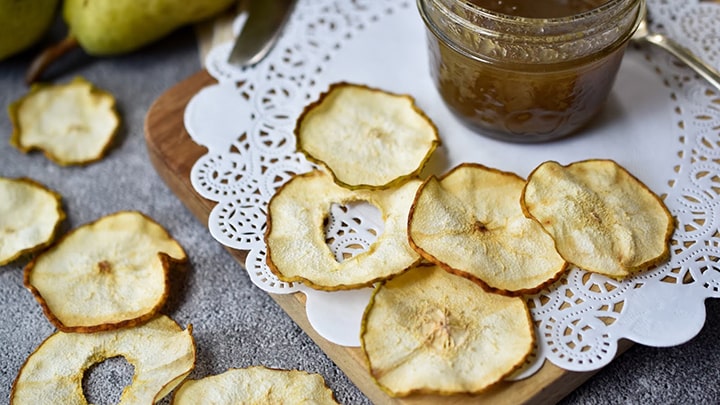 مراحل طرز تهیه چیپس گلابی به روش بازاری مراحل طرز تهیه چیپس گلابی به روش بازاری
