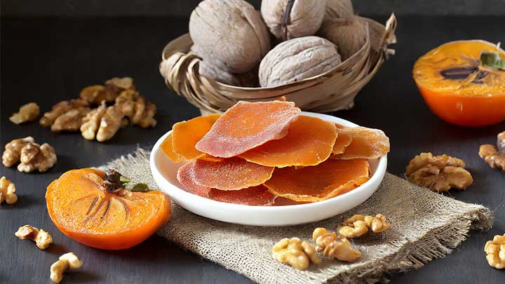 طرز تهیه چیپس خرمالو در میوه خشک‌کن