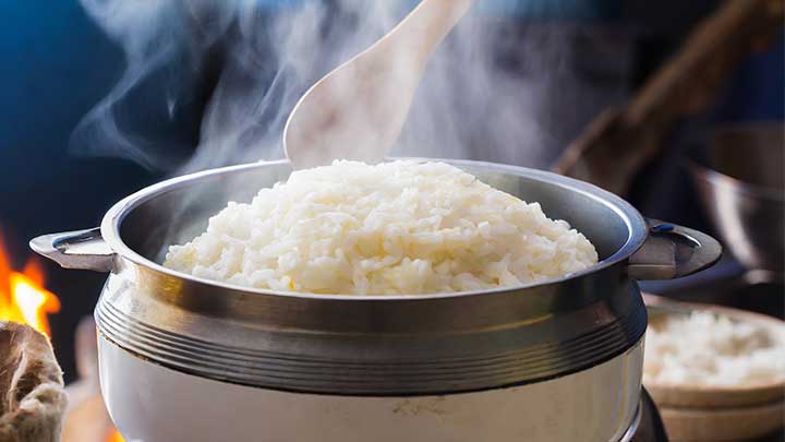 نکاتی که باید در مورد گرم کردن مجدد برنج بدانید نکاتی که باید در مورد گرم کردن مجدد برنج بدانید