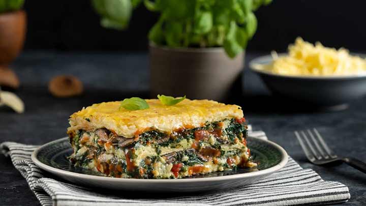 مراحل تهیه لازانیا اسفناج رژیمی مراحل تهیه لازانیا اسفناج رژیمی