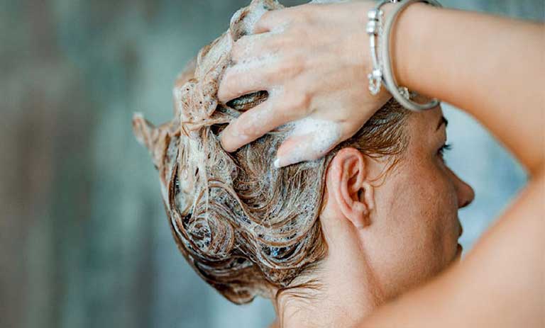 معرفی انواع شامپو برای موهای معمولی