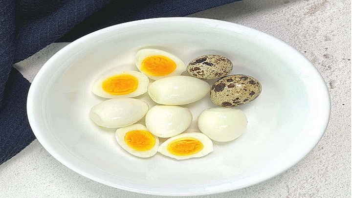 کلسترول در تخم بلدرچین نسبت به تخم مرغ بسیار کمتر است.