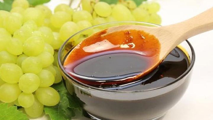 مراحل طرز تهیه شیره انگور خانگی بدون خاک سفی مراحل طرز تهیه شیره انگور خانگی بدون خاک سفی