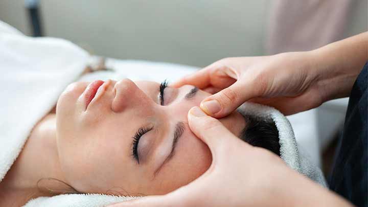 اصلاح فرم صورت از فواید ماساژ صورت