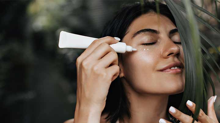 انواع کرم ضد آفتاب و فواید آنها انواع کرم ضد آفتاب و فواید آنها